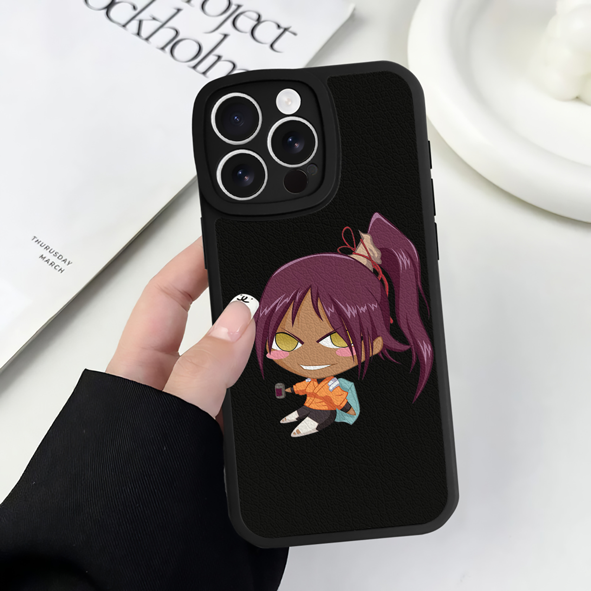 （画像用） ブリーチ 四楓院 夜一（しほういん よるいち） BLEACH Shihouin Yoruichi 【iPhone 16シリーズ対応】シリコンスマホケース（レザー調） 材質：シリコン